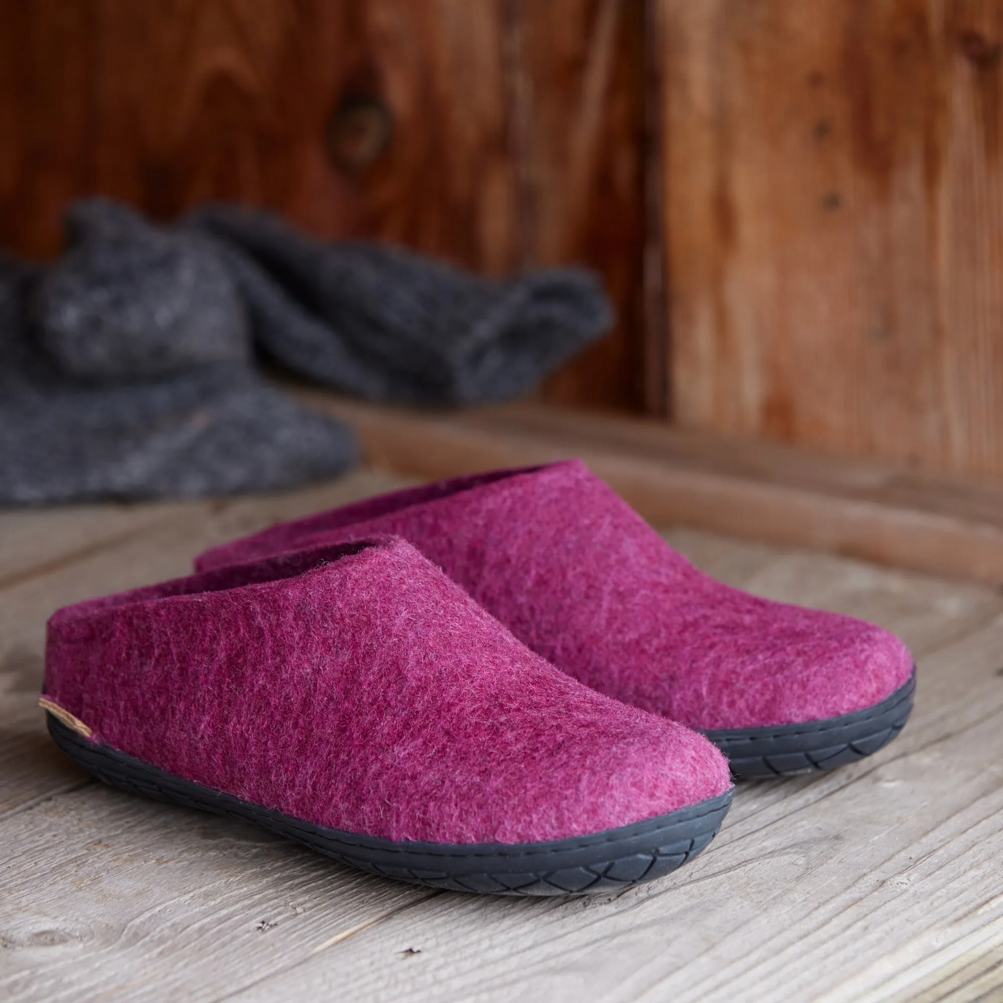 Slip-on with natural rubber sole - black - Cranberry