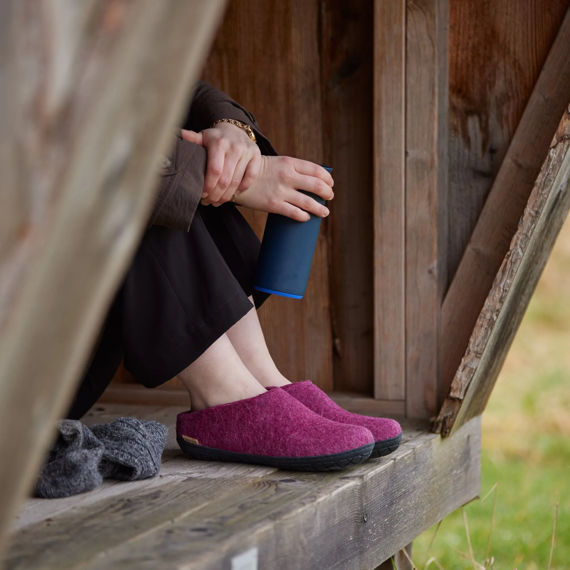 Slip-on with natural rubber sole - black - Cranberry